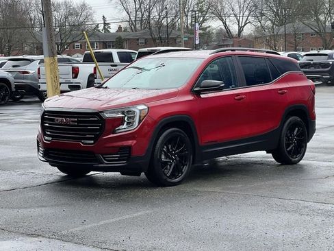 Used 2023 GMC Terrain SLE w/ Driver Convenience Package image 1
