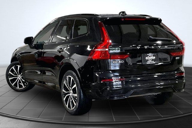 Used 2024 Volvo XC60 B5 Plus AWD/4WD image 16