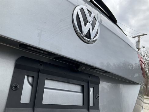 Used 2020 Volkswagen Tiguan SE w/ Panoramic Sunroof Package image 10