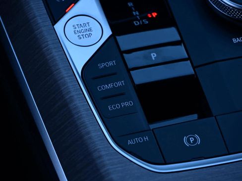 Used 2025 BMW 330i xDrive Sedan w/ Premium Package image 17