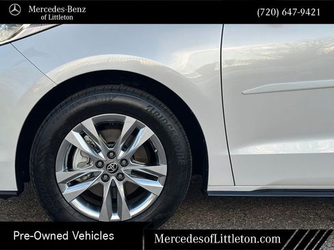 Used 2024 Toyota Sienna Limited image 10