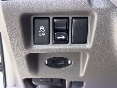 Used 2015 INFINITI Q40 w/ Moonroof Package RWD image 16
