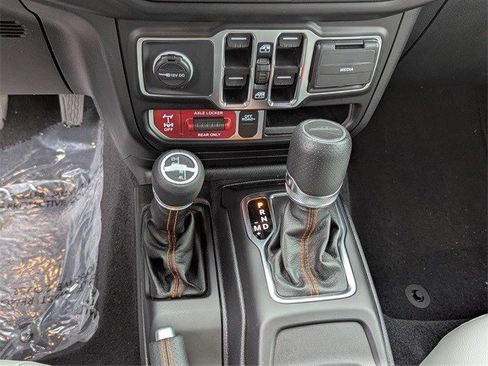 Used 2023 Jeep Gladiator Mojave w/ Cold Weather Group image 22