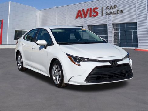 Used 2025 Toyota Corolla LE image 3