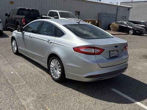 Used 2016 Ford Fusion SE w/ Equipment Group 502A FWD image 2