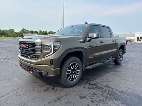Used 2024 GMC Sierra 1500 AT4 AWD/4WD image 4