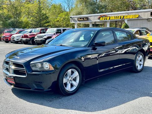 Used 2012 Dodge Charger SE image 4