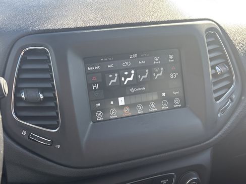 Used 2020 Jeep Compass Latitude image 17