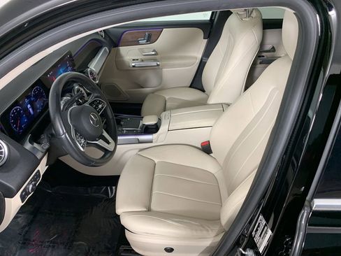 Used 2022 Mercedes-Benz GLB 250 4MATIC w/ Premium Package Lite image 29