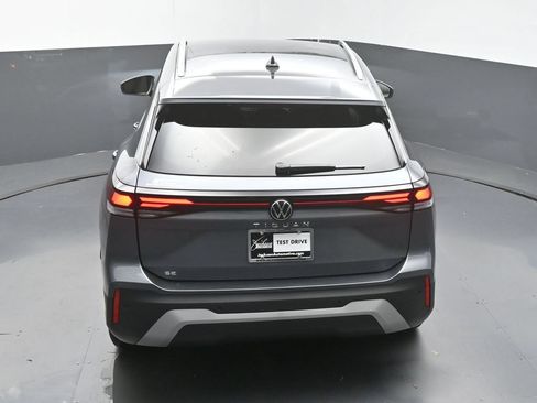 Used 2025 Volkswagen Tiguan SE FWD image 47