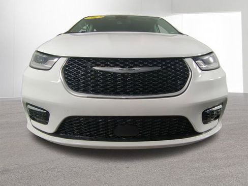 Used 2024 Chrysler Pacifica Touring-L FWD image 43