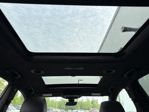 Used 2022 Buick Enclave Premium w/ Experience Buick Package image 26