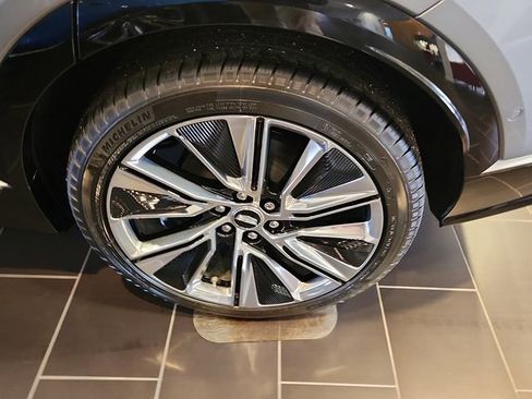 New 2026 Cadillac Lyriq Signature Luxury image 5