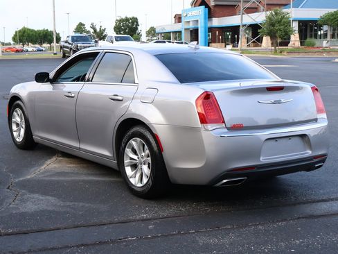 Used 2015 Chrysler 300 Limited w/ Driver Convenience Group RWD image 6