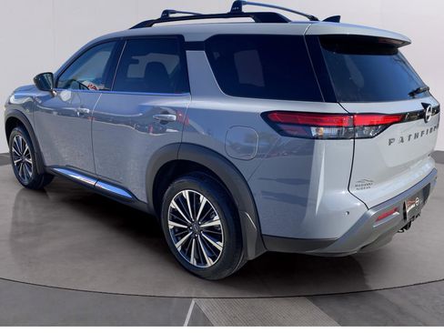 New 2026 Nissan Pathfinder Platinum image 3