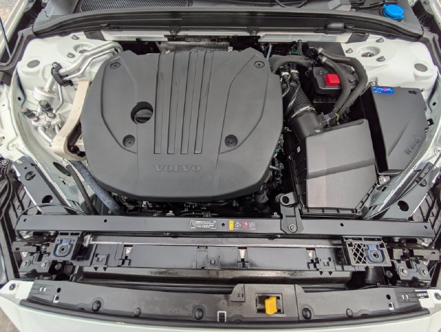 Certified 2025 Volvo V60 B5 Cross Country Ultra AWD/4WD image 11