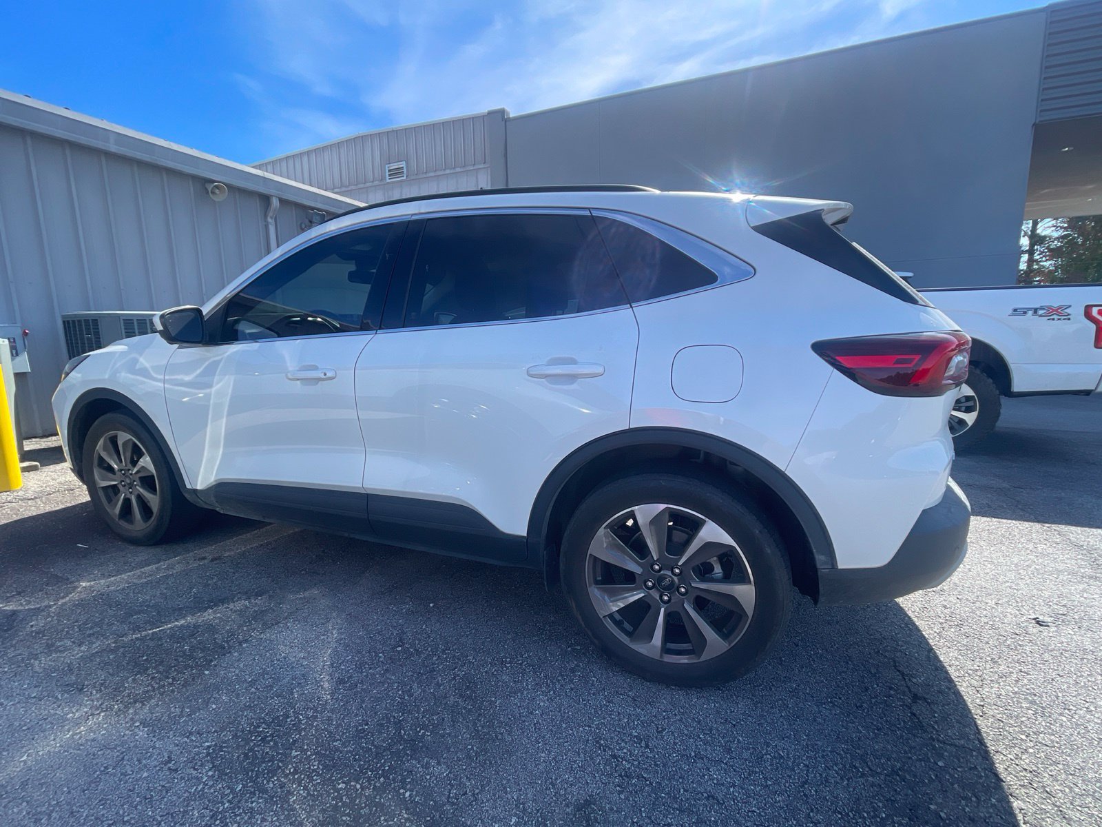 Used 2023 Ford Escape Platinum AWD/4WD image 4