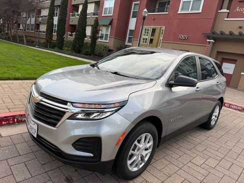 Used 2023 Chevrolet Equinox LS AWD/4WD image 3