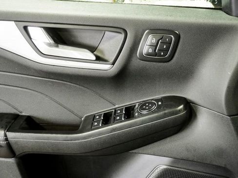 Used 2025 Ford Escape Platinum image 28