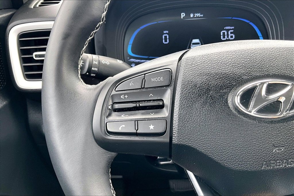 Used 2025 Hyundai Venue Limited FWD image 18