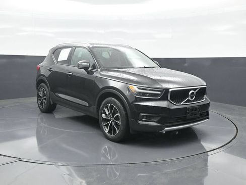 Used 2021 Volvo XC40 T5 Momentum w/ Premium Package AWD/4WD image 1