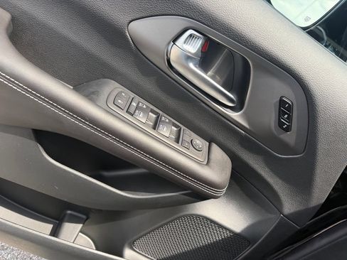 New 2027 Chrysler Pacifica Select FWD image 6