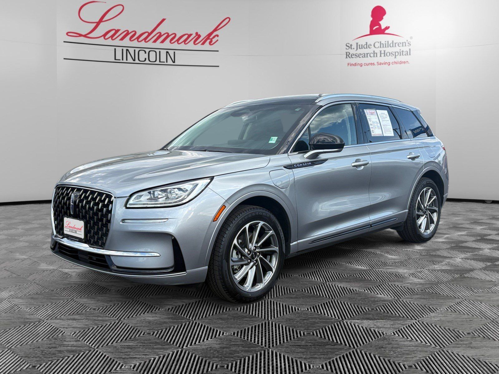 Certified 2024 Lincoln Corsair Grand Touring AWD/4WD image 1