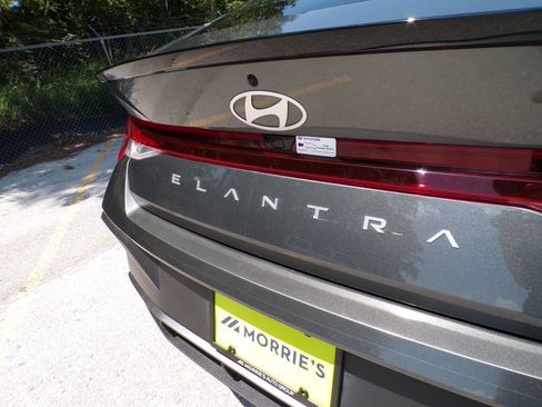 Used 2025 Hyundai Elantra Sport FWD image 14