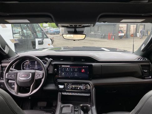 Used 2024 GMC Sierra 2500 AT4 w/ AT4 Premium Plus Package AWD/4WD image 11
