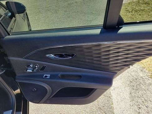 Used 2022 Bentley Flying Spur V8 image 29
