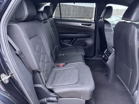 Used 2024 Volkswagen Atlas Cross Sport SE FWD image 23