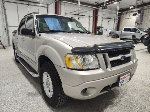Used 2004 Ford Explorer Sport Trac image 3