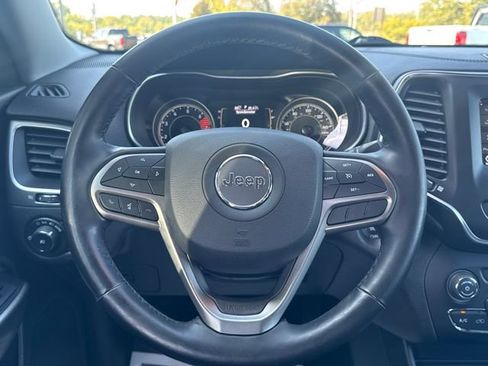 Used 2020 Jeep Cherokee Latitude Plus w/ Cold Weather Group image 16