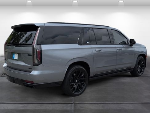 Used 2023 Cadillac Escalade ESV Sport Platinum w/ LPO, ONYX Package AWD/4WD image 5