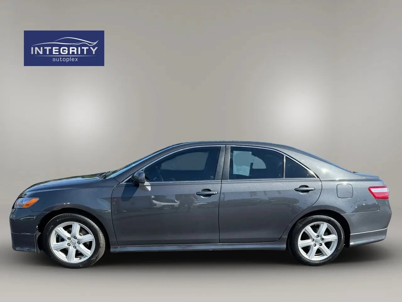 Used 2009 Toyota Camry SE FWD image 2