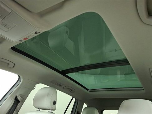 Used 2018 Volkswagen Tiguan SEL image 17