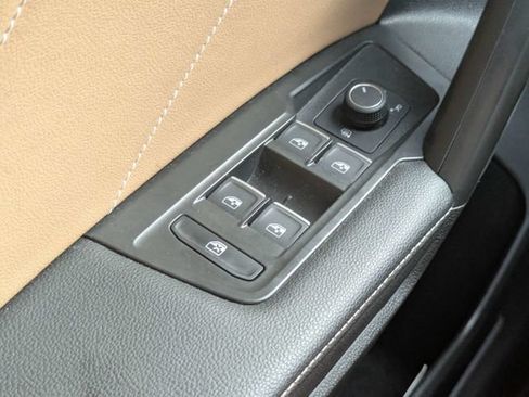 Used 2023 Volkswagen Tiguan SE R-Line FWD image 25