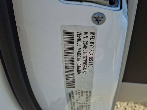 Used 2023 Chrysler Pacifica Limited FWD image 24