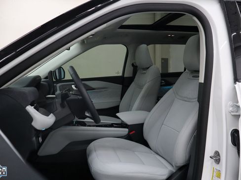 Certified 2025 Ford Explorer Platinum w/ Ultimate Package AWD/4WD image 13