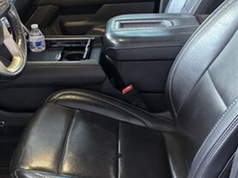 Used 2021 GMC Yukon XL Denali w/ Denali Premium Package image 11