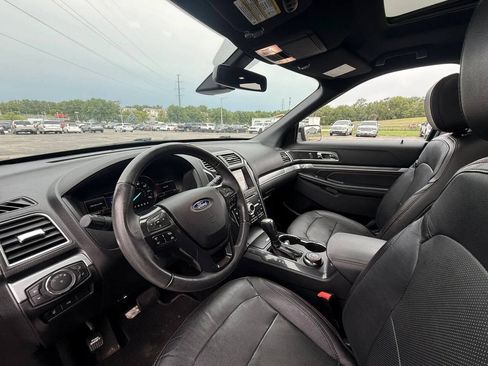 Used 2018 Ford Explorer Sport w/ Equipment Group 401A AWD/4WD image 17