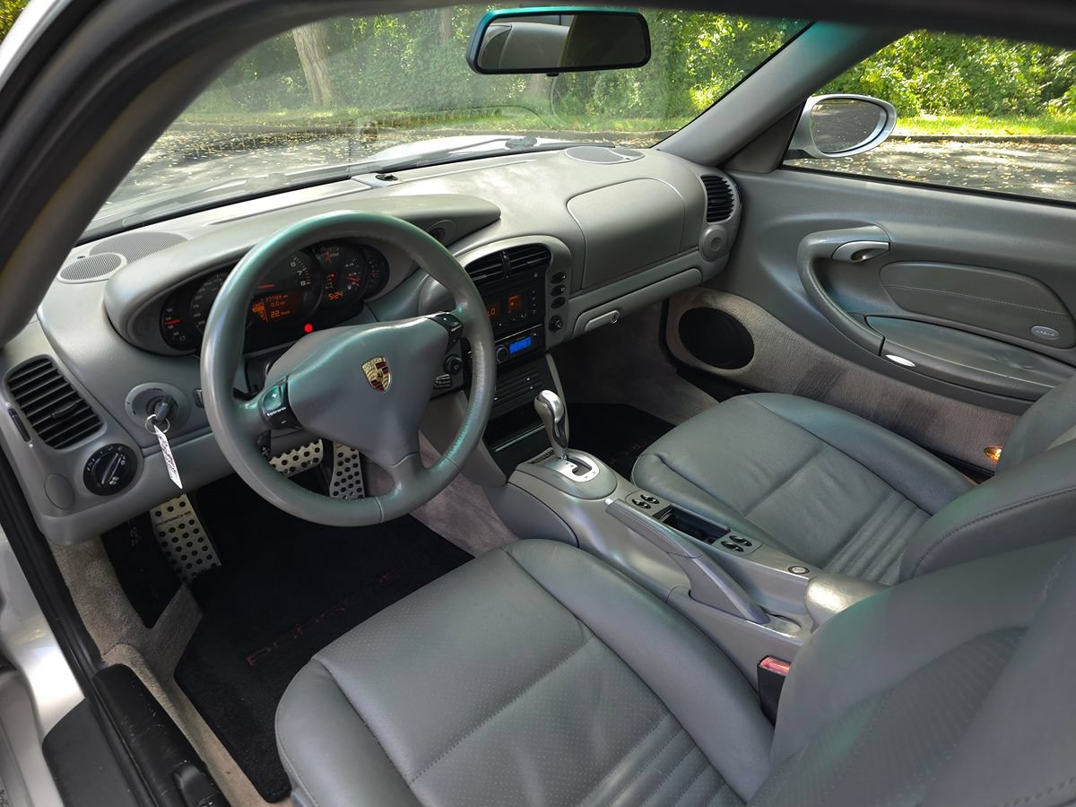 Used 2004 Porsche 911 Carrera 4S AWD/4WD image 9