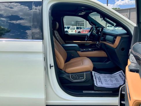 Used 2023 Ford Expedition Platinum AWD/4WD image 28