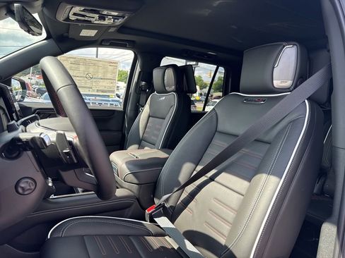 New 2026 GMC Yukon AT4 Ultimate AWD/4WD image 17