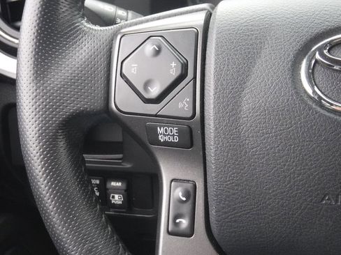 Used 2017 Toyota Tacoma TRD Sport image 41