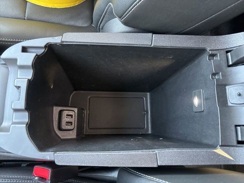 Used 2024 GMC Terrain SLT image 39