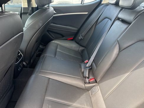 Used 2025 Genesis G70 2.5T image 9