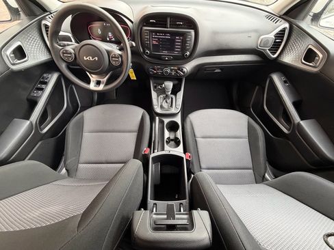 Used 2023 Kia Soul LX image 25