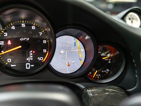 Used 2018 Porsche 911 GT3 RWD image 11