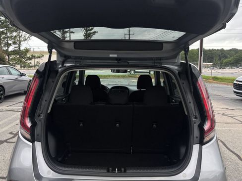 Used 2025 Kia Soul LX w/ LX Technology Package FWD image 29